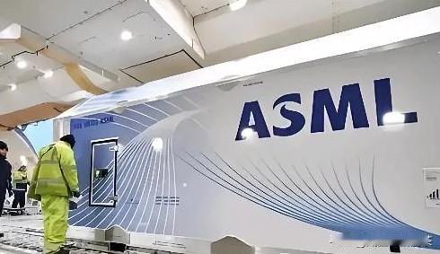 荷兰这回算是彻底不装了，直接给咱们来了个“釜底抽薪”。海牙那边刚发的细则，N