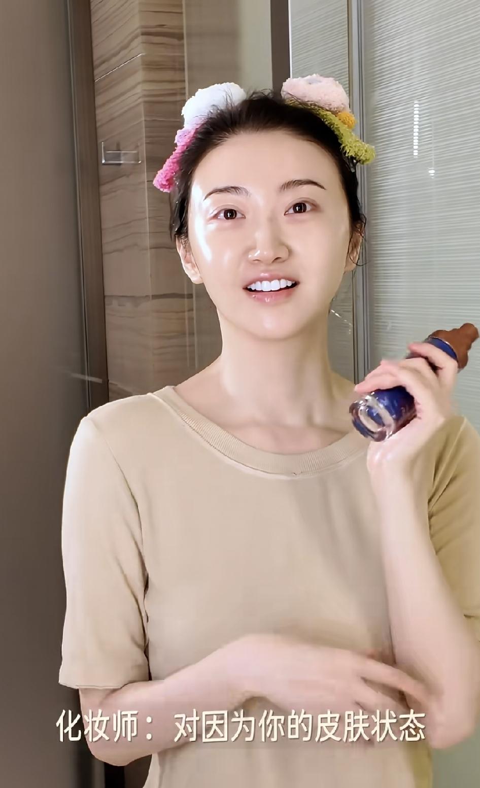 看了景甜素颜，难怪说口红对女生很重要，我终于知道化妆的重要性。你看景甜素颜时，