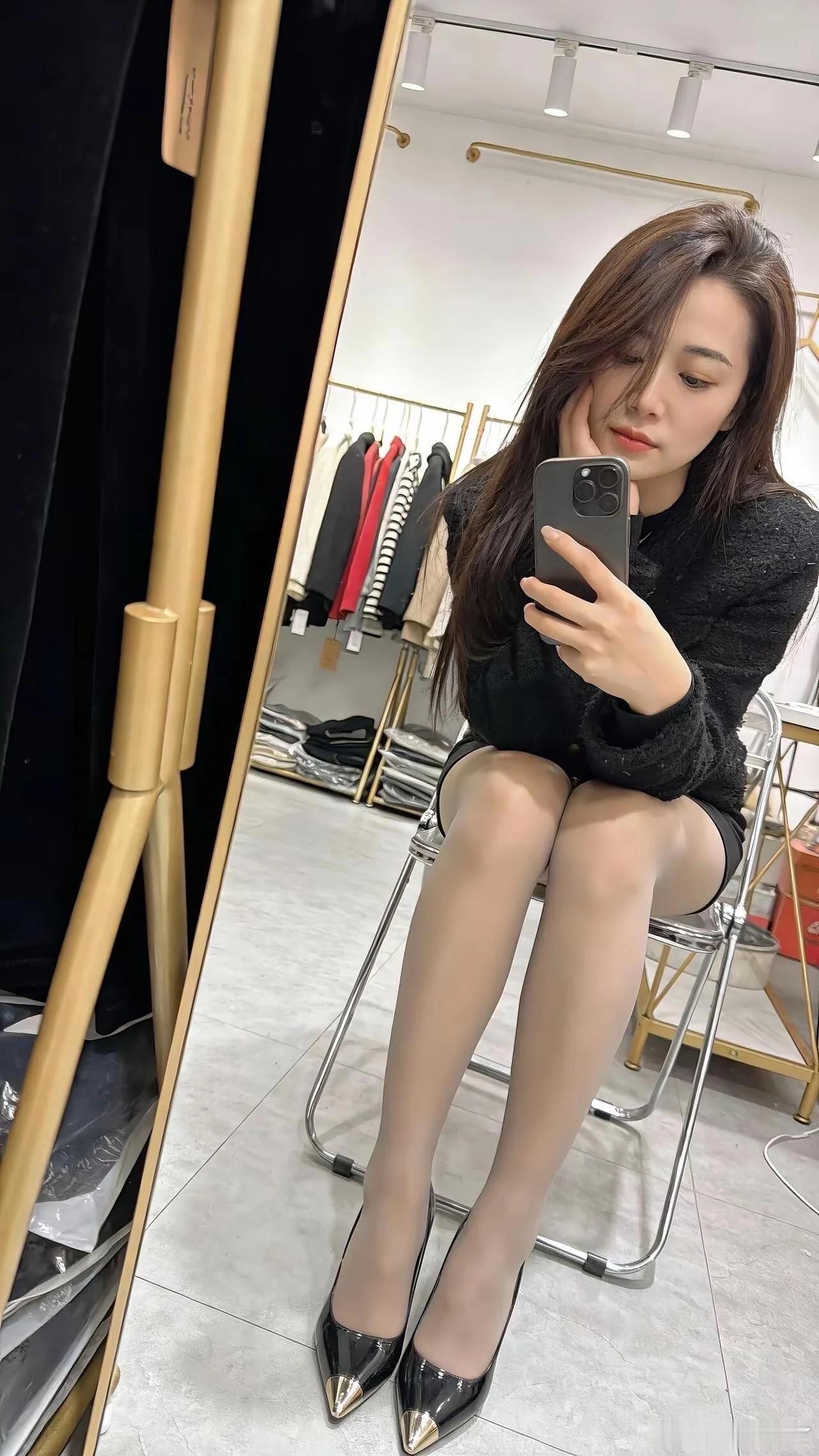 生活总是让我们遍体鳞伤，可是后来，那些受伤的地方一定会变成我们最强壮的地方。