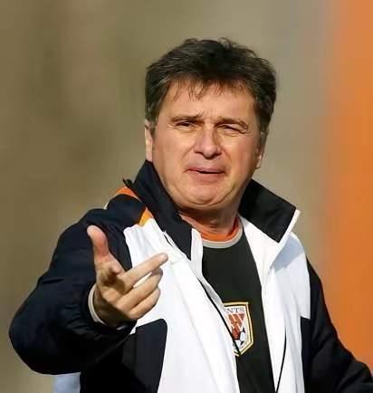 把崔康熙排第12？这份泰山主帅排名，我不认。真正的教练评级，不看顺位，看你在球