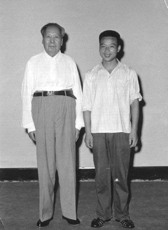 毛主席逝世后，遗留下的财产如何处理？李敏回忆：我拿走了八千块1976年9月10