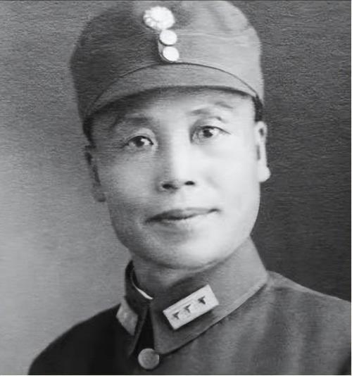 1938年徐州，日军30万精锐将60万国军死死困住，眼看插翅难飞，李宗仁几乎绝望