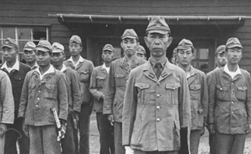 1946年的除夕夜，当时一群女护士以“吃药”为名，将毒药喂给了解放军伤员。在凌晨