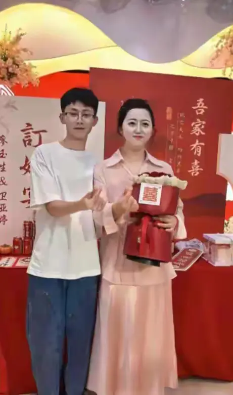 猜一猜女方比男方大几岁？