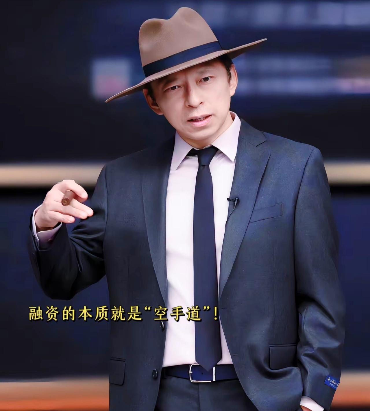 我今天才知道，张朝阳当年创业，不是吭哧吭哧攒钱的。创业时朋友甩100万美金，