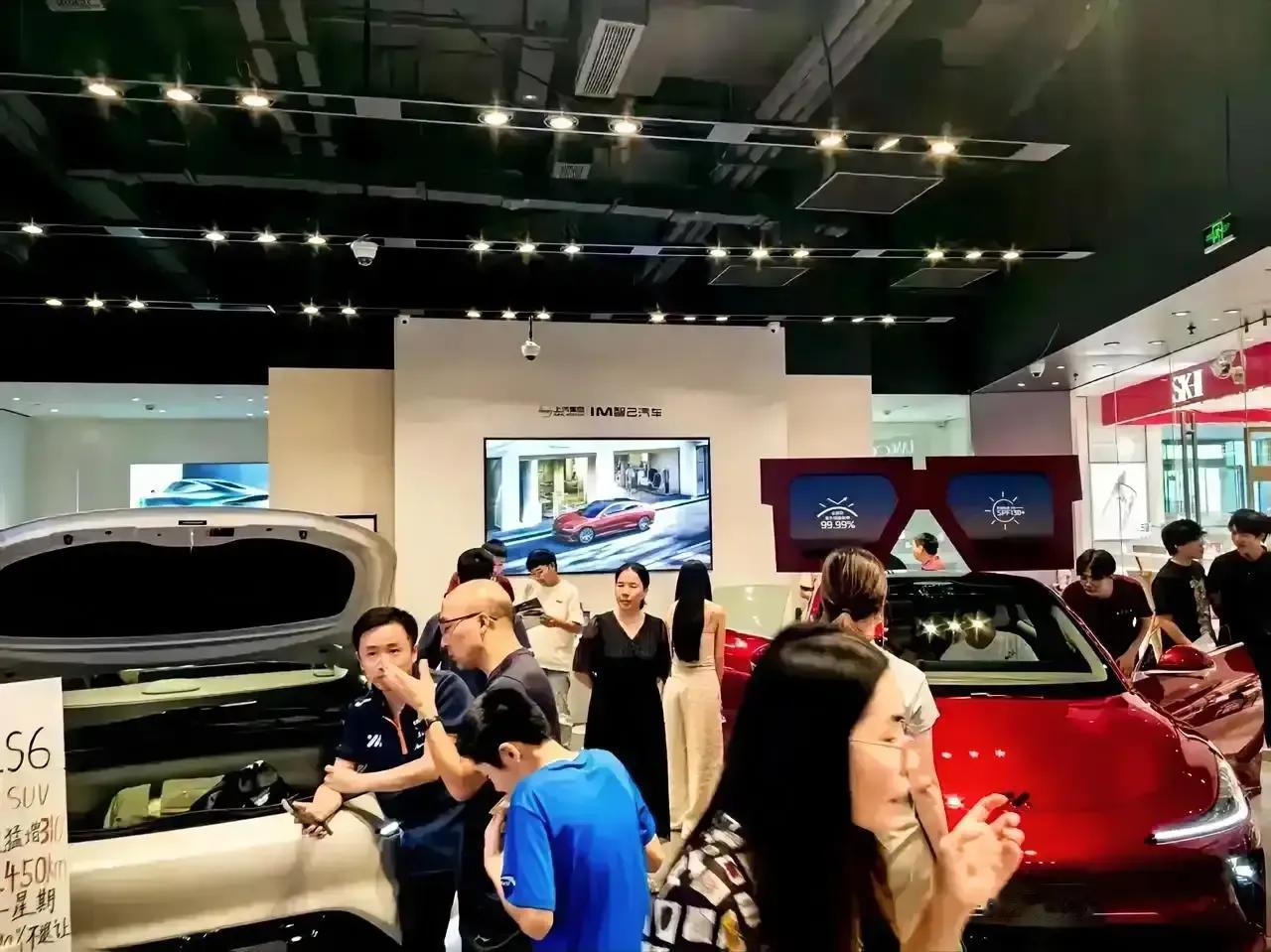 赤裸裸的现实来了，加满50升油箱：美国：约需370元人民币！日本：约需4