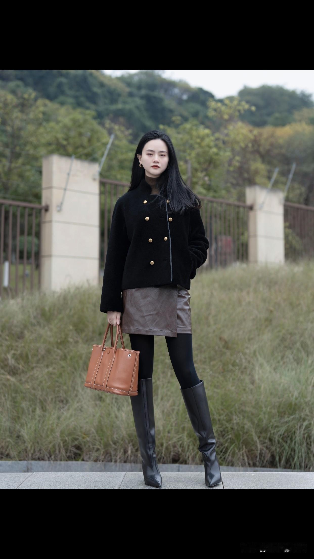 “一身黑的搭配”又火了，时尚真的在轮回，在大家都在讨论什么颜色流行的时候，会打扮