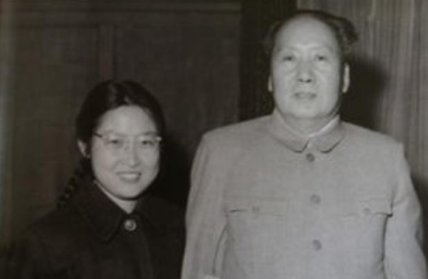1947年李敏带回一张明星照片，毛岸英仔细一看，惊讶道这不是我们的父亲吗？19