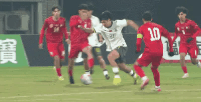 主裁判有点黑啊。其实U16国足球员帅惟浩这个禁区内的突破被放倒，完全是的标准的