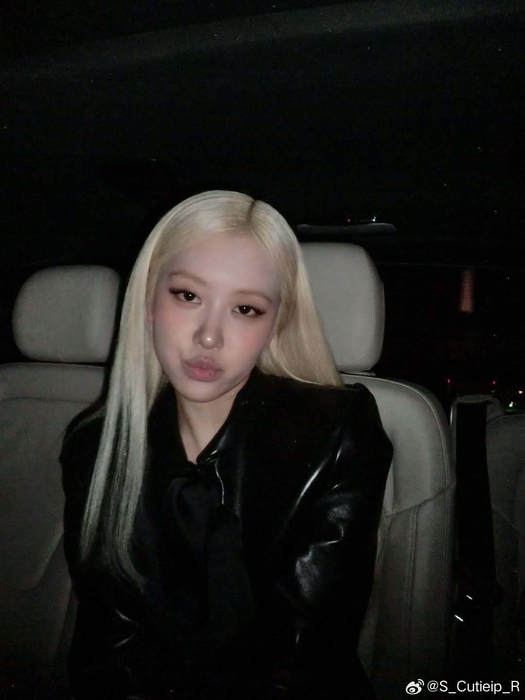 #朴彩英YSL大秀##ROSÉ#g社是朴彩英的站姐​