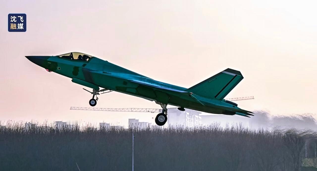 沈飞新年第一飞绿皮歼35扎堆！！！！这个拍摄水平过了新年就是不一样呀​​​