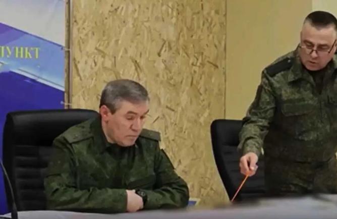 乌克兰防线或将彻底崩盘！随着格拉西莫夫亲临战场，这场持续了四年时间的俄乌战争似乎