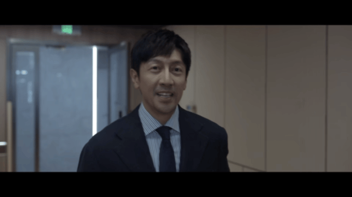 张鲁一新剧一集一个新身份杨光伪装成教授、记者、未婚夫……多重身份下抽丝剥茧，真相