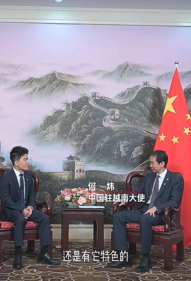 很多人看不懂董宇辉当下的发展布局，觉得放着轻松捞金的顶流主播不做实在吃亏，其实