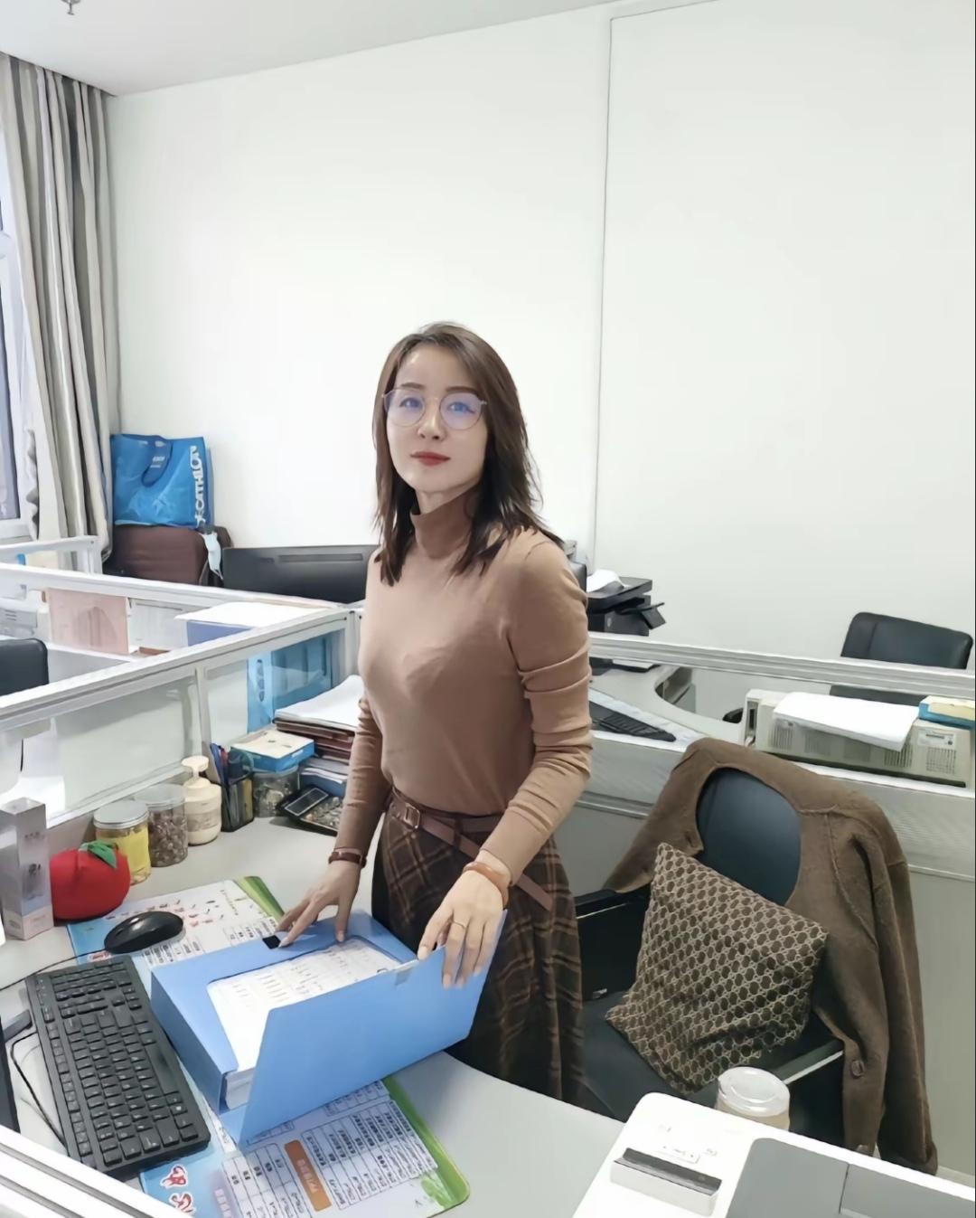 再往出借钱我就是狗！去年，老叔家的弟弟因为炒股赔了，已经到了要卖房卖车，老婆要