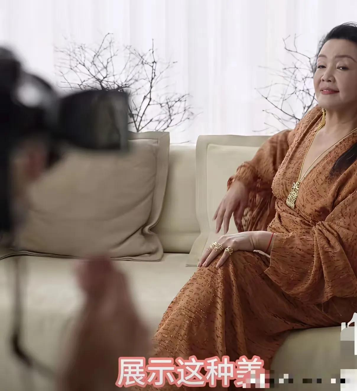 张兰今天发视频说自己就像一只花蝴蝶，张兰：我没有道德，你就休想用道德绑架我。