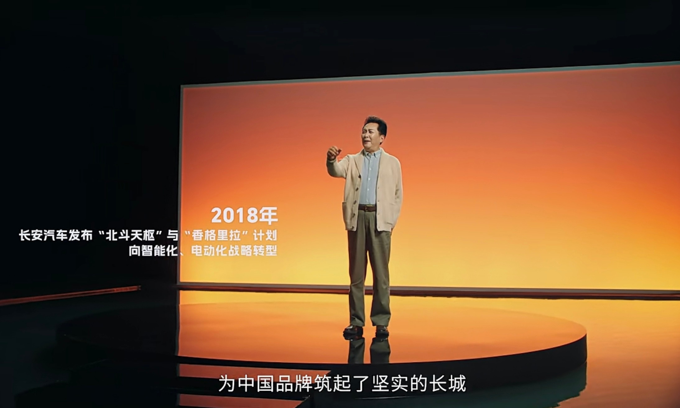 唐老师用短片致敬中国汽车工业，一路向前，奔向一片深蓝，太燃了！深蓝汽车全球新品发