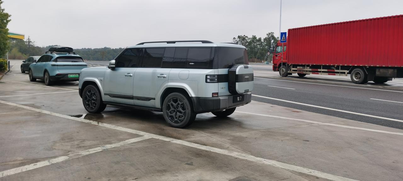 方程豹钛7顶配车型搭载了天神之眼B智能辅助驾驶，并且升级天神之眼5.0以后，整体