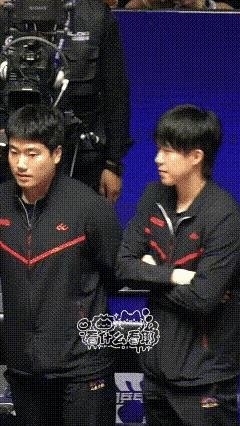 如果只看图一图二，你会觉得他欠欠的，没事就喜欢撩梁甜甜，而且是旁若无人地撩