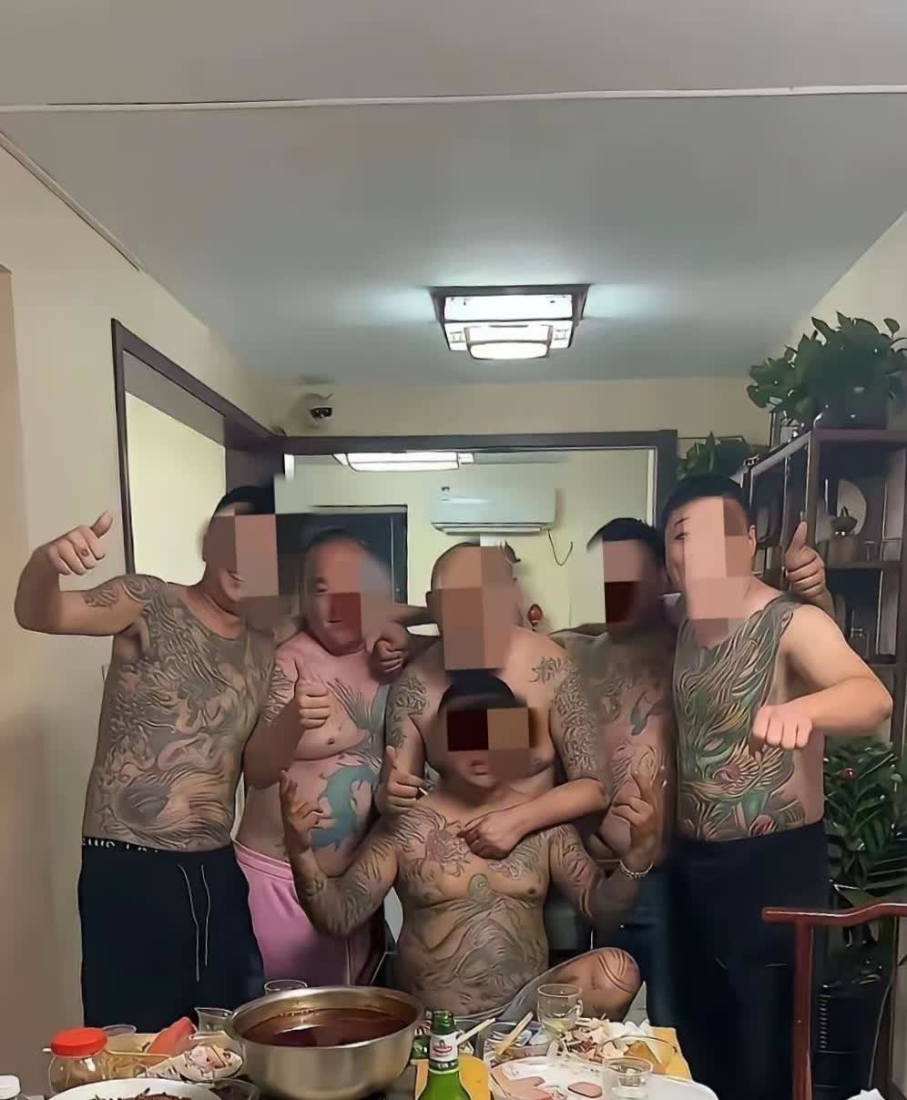 想问问大家！像这样的人，一般都干什么工作？
