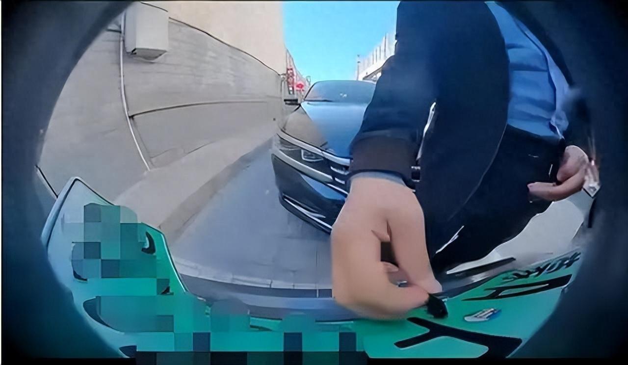 差点解释不清了！内蒙古，云先生突然接到交警电话，说有人举报他伪造车牌。这话一出，