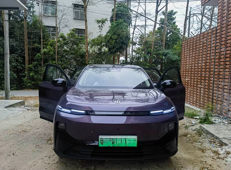 家用代步首选零跑B10提车，省钱又实用选车心路历程买车需求就是家用代步，预算