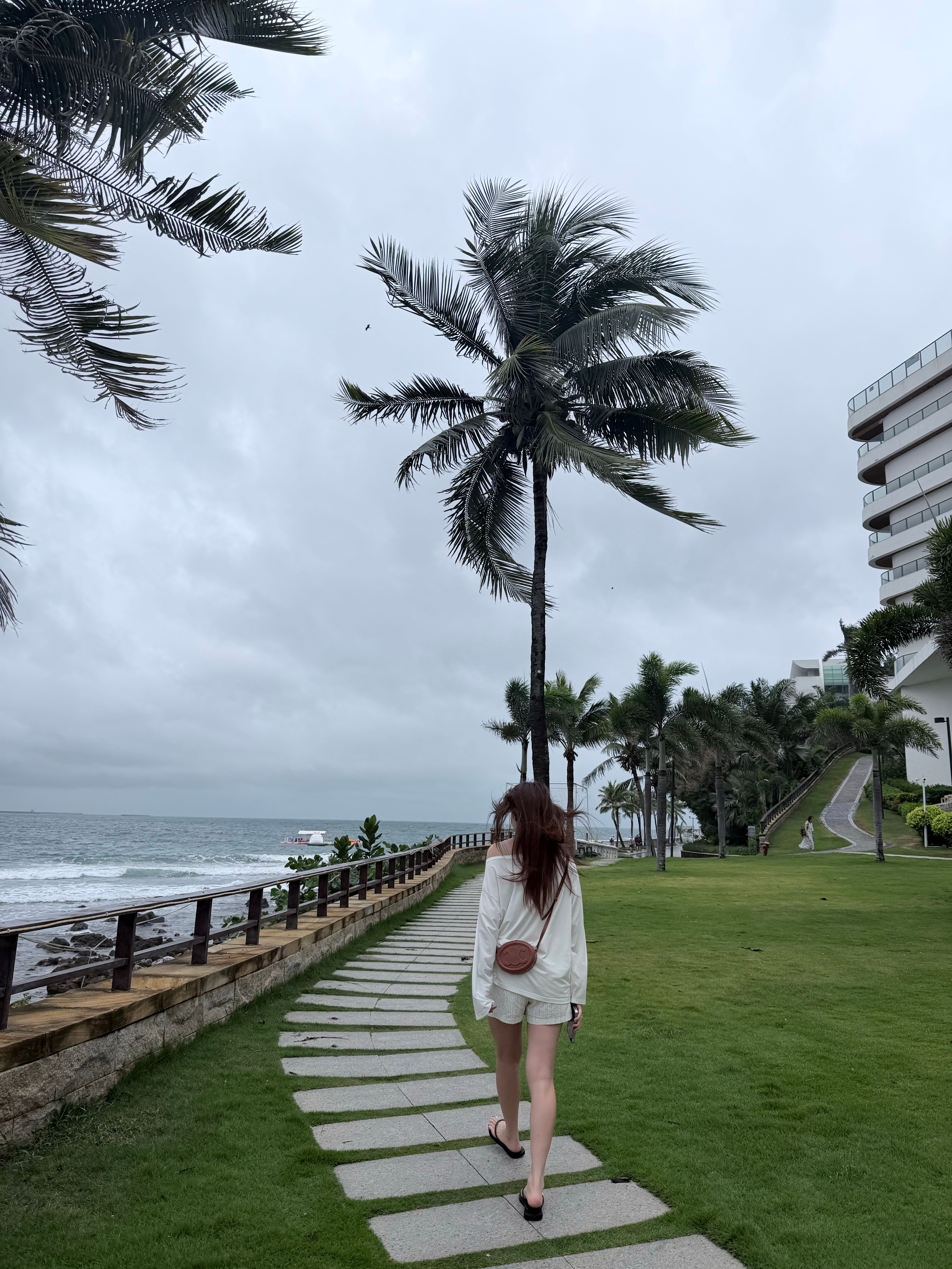 被台风追着杀belike你见过暴雨的海南吗我见过get深夜雨中游泳，泡澡-游泳-泡澡想必那很美味了​