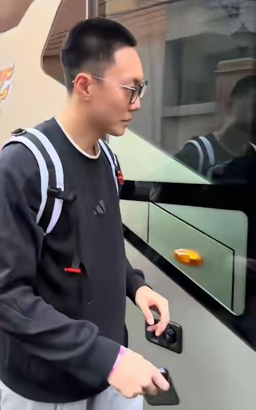 广东男篮要是想赢球，就直接让胡明轩休息才有机会，杜锋不要再感情用人了？说这话的是