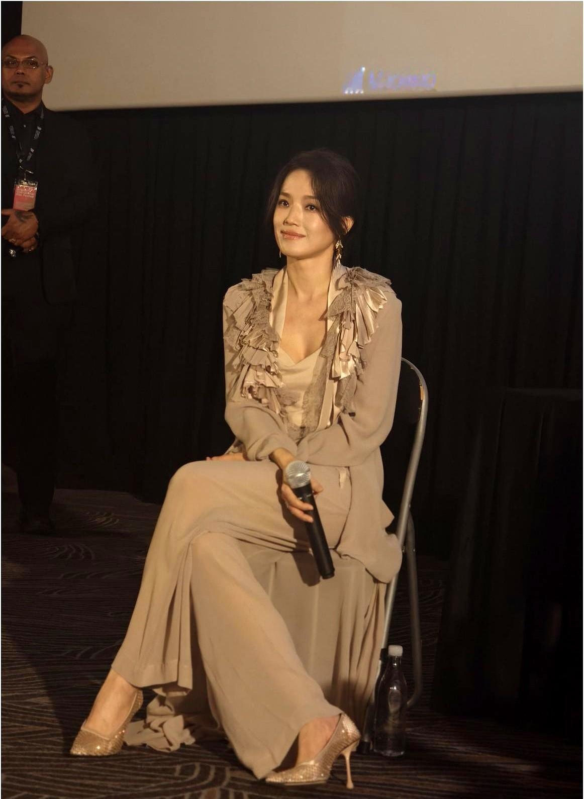 为什么有些明星没皱纹，看着也老？这事儿真跟皮肤关系不大。专家都说了，老态是藏