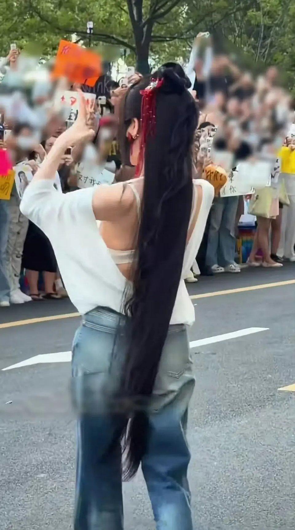 虞书欣不做造型管理吗？感觉好邋遢