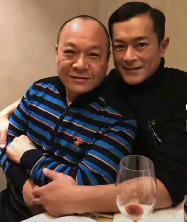 古天乐愿意跟吴志雄当兄弟，当朋友，感觉是因为吴志雄把古天乐当人看，当年古天乐拍戏迟到，影响进度，吴志