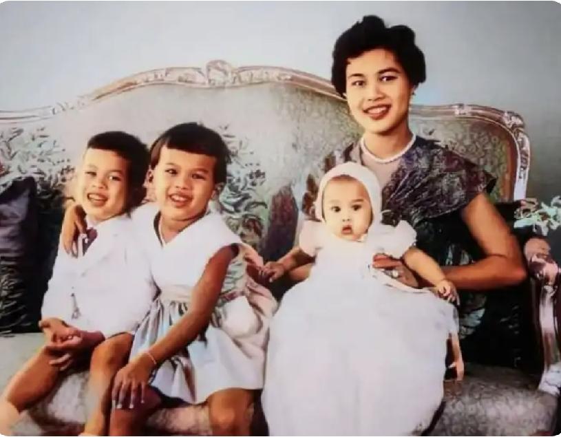 朱拉蓬公主是普密蓬国王和诗丽吉的小老幺，也是泰王玛哈的小妹妹。诗丽吉夫妇很偏爱