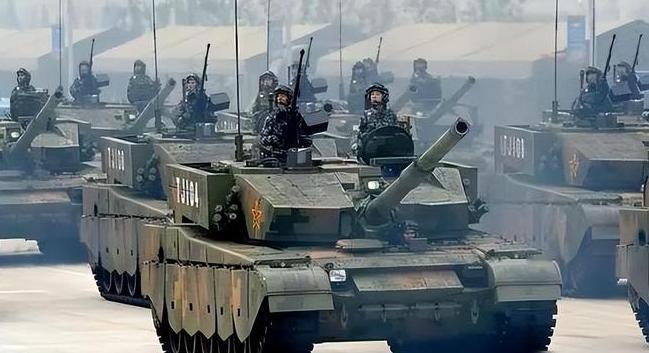 “合成旅能干什么？让你开开眼！”在华北某大型演训场，一位重装合成旅旅长现场点兵对