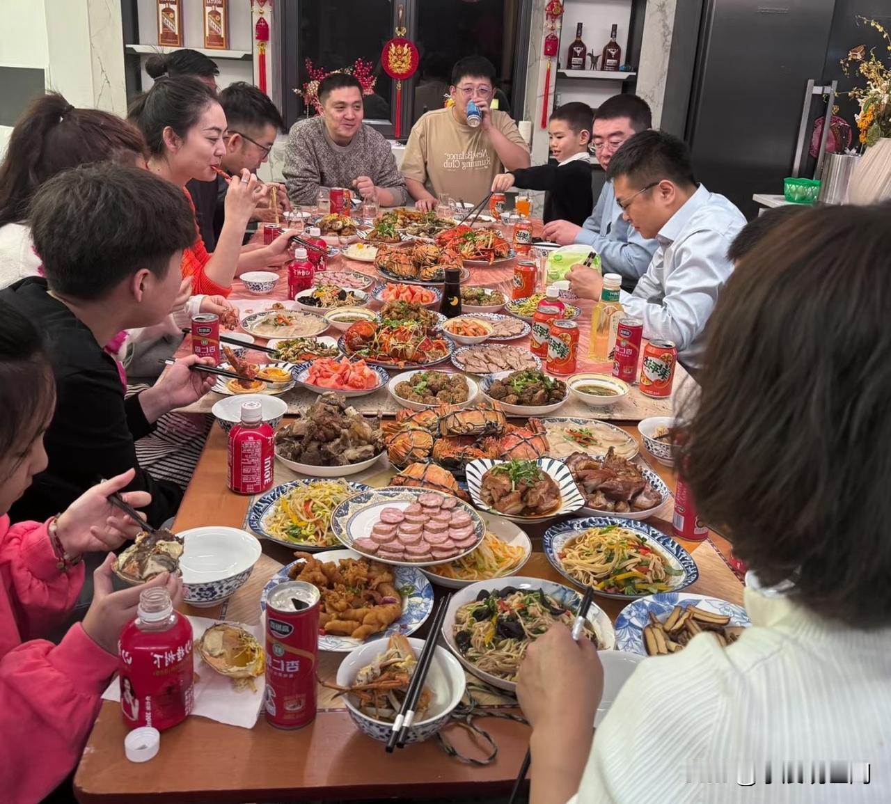 过年走亲戚，我发现我大伯家特别有意思。他们家在县城做了十几年建材生意，条件挺