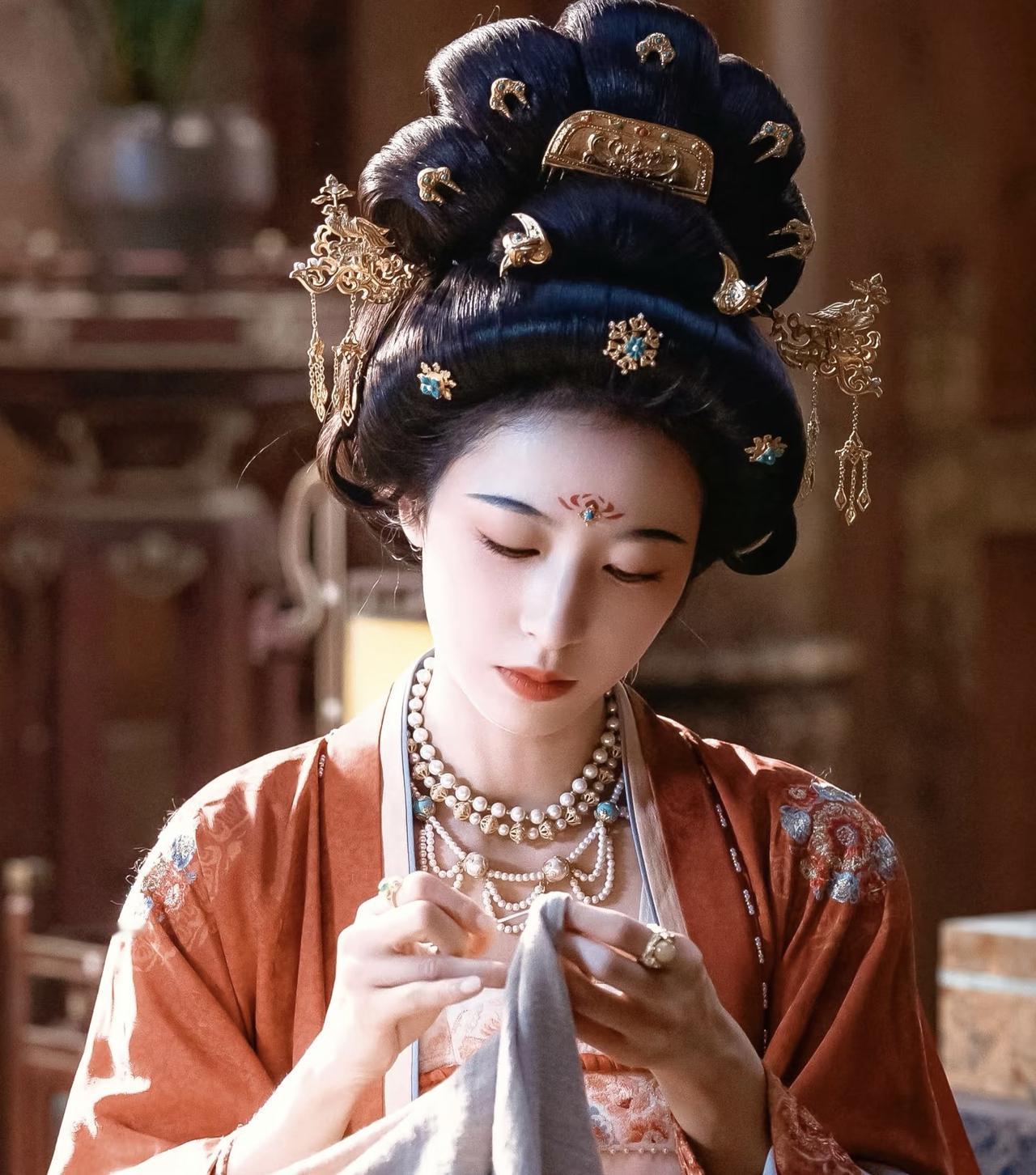 说白了，周雨彤的演技好不好，根本不重要，她最大的本钱不是演技，也不是长相