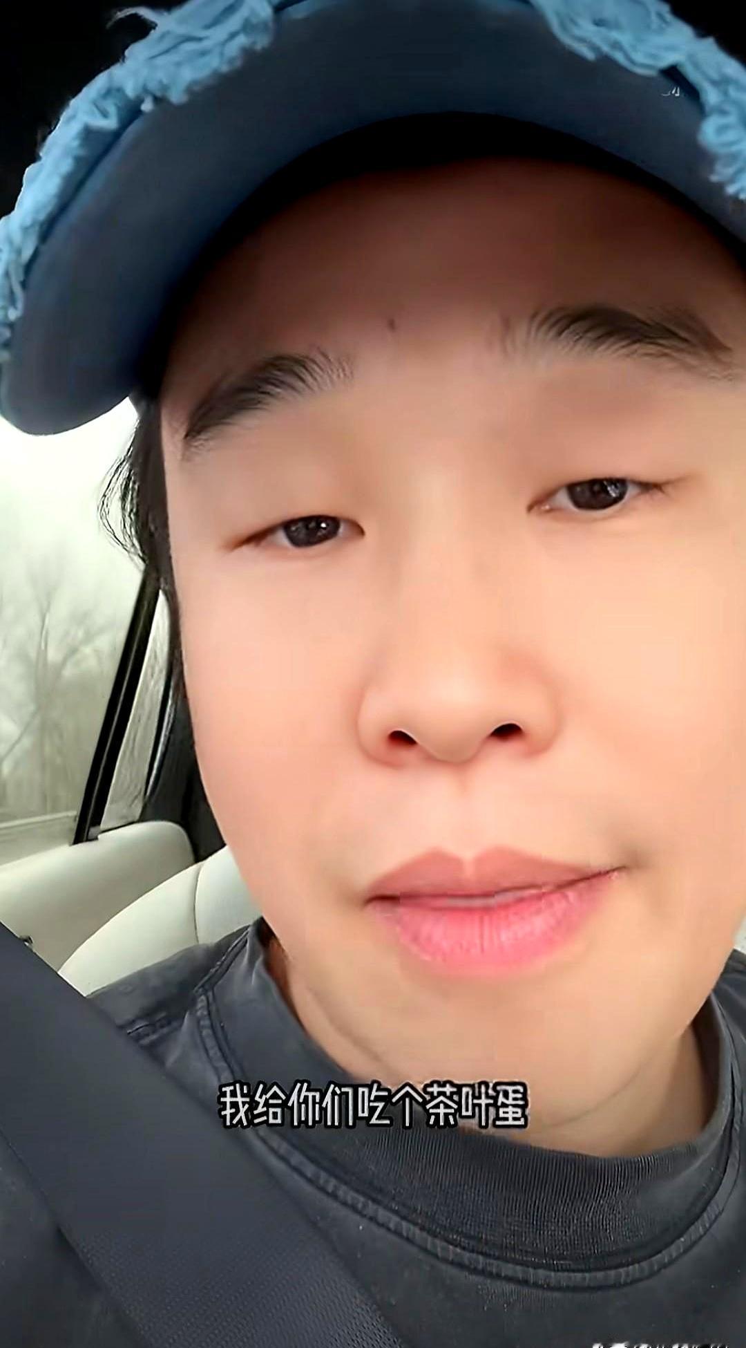 你说谁回老家能不鼻子一酸啊？小沈阳最近回铁岭给爷爷奶奶上坟，那一路上真是感触太