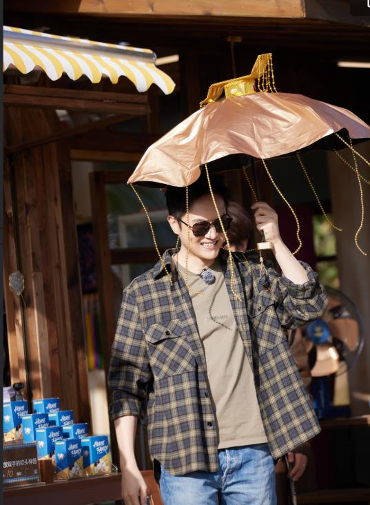 快乐老友团当中，要说谁的脑子好使，反应快，主意又多，那还得是王栎鑫！大湾仔和快