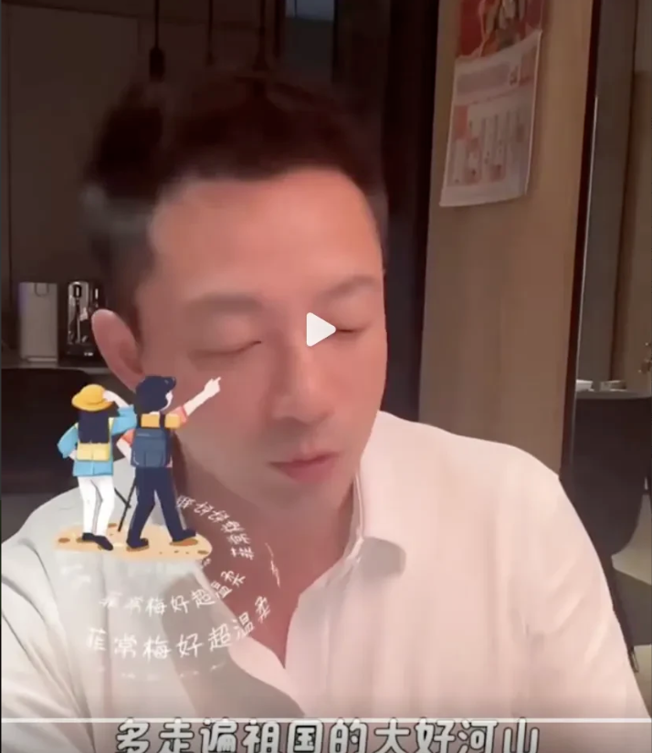 最新消息，汪小菲家里的保姆小杨阿姨在直播间透露这周末要带小玥玥和小霖霖去北京过暑