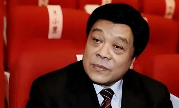 “赵忠祥瞒着妻子与我发生关系多年，并有特殊癖好，令我身心受到严重伤害！”2004