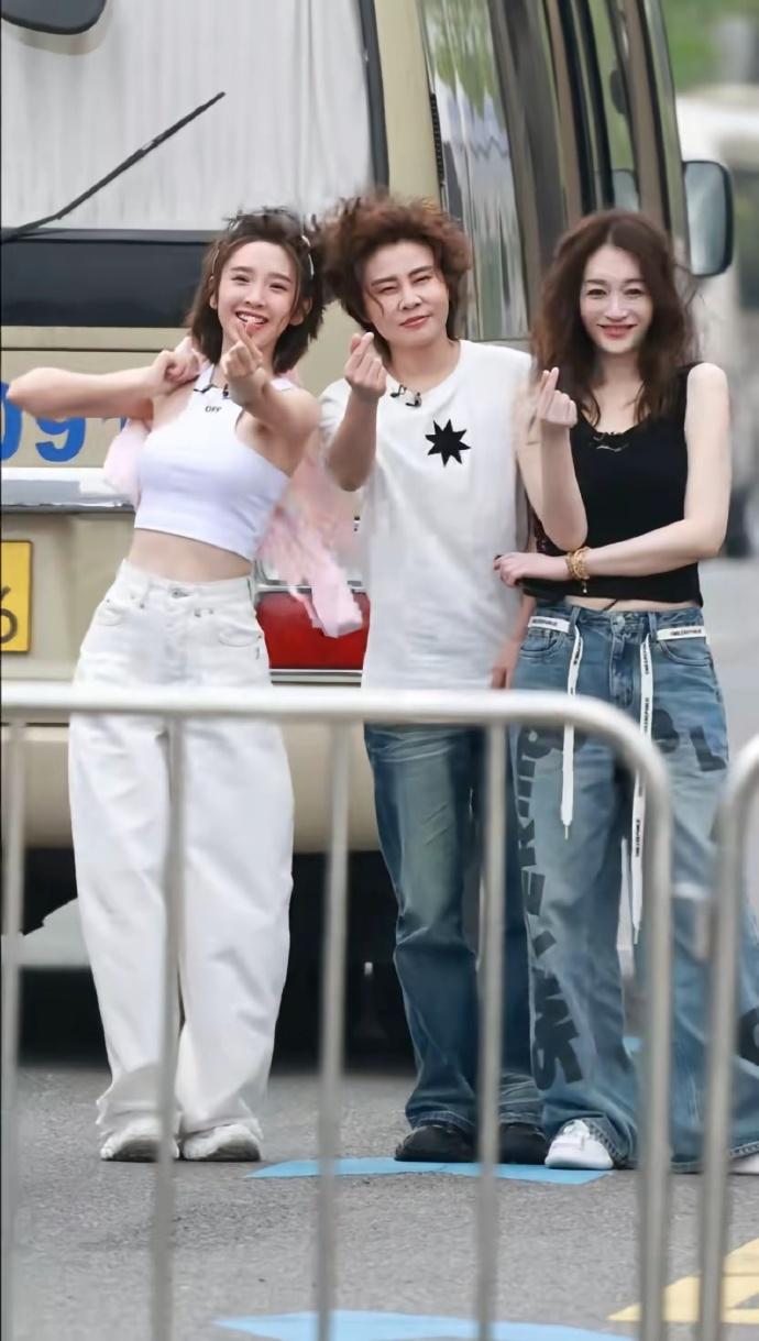 有人问，为啥从来没有人质疑过李小冉组？她们组论实力的话，其实挺一般的，两个演