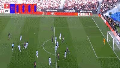 皇马刚把榜首捂热，巴萨转手就一记3-0闷棍，直接抢了回来！开场4分钟，你眼