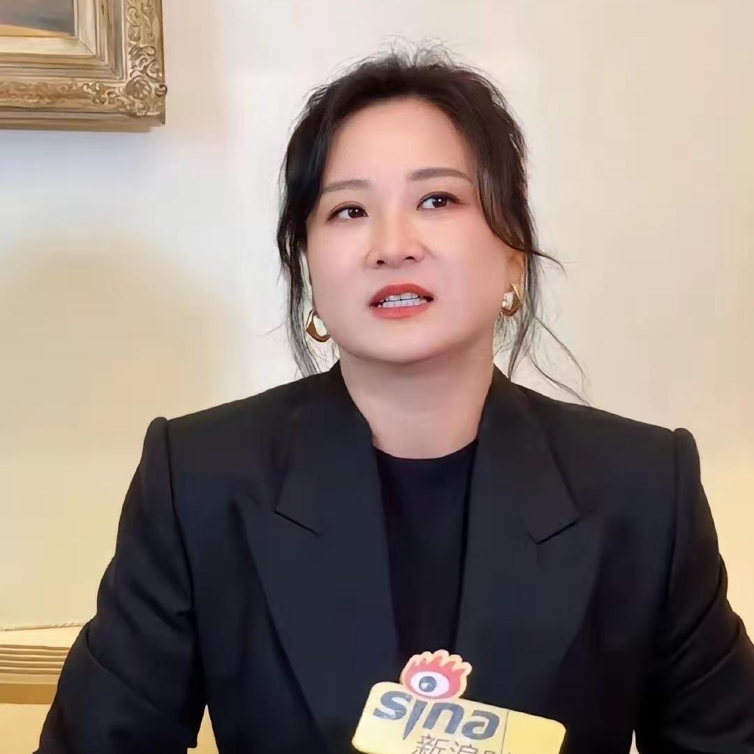 贾玲最新露面的状态，一下子惊艳了好多人，整个人找回了从前那种松弛鲜活的感觉，