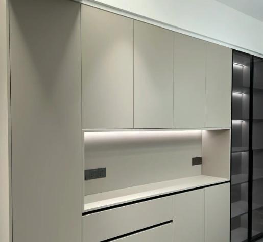 我家全屋定制花了3万8，装完我就想拆！柜门关不严、拉手硌手、内部格局全是坑。邻居