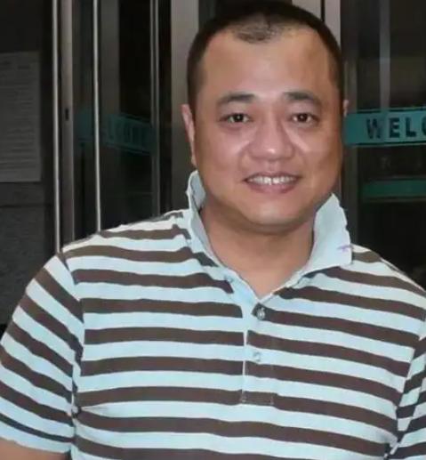 2004年，赵本山的保镖张家豪去酒吧消遣，无意刮蹭到一辆斯巴鲁，车主嚣张的向他索