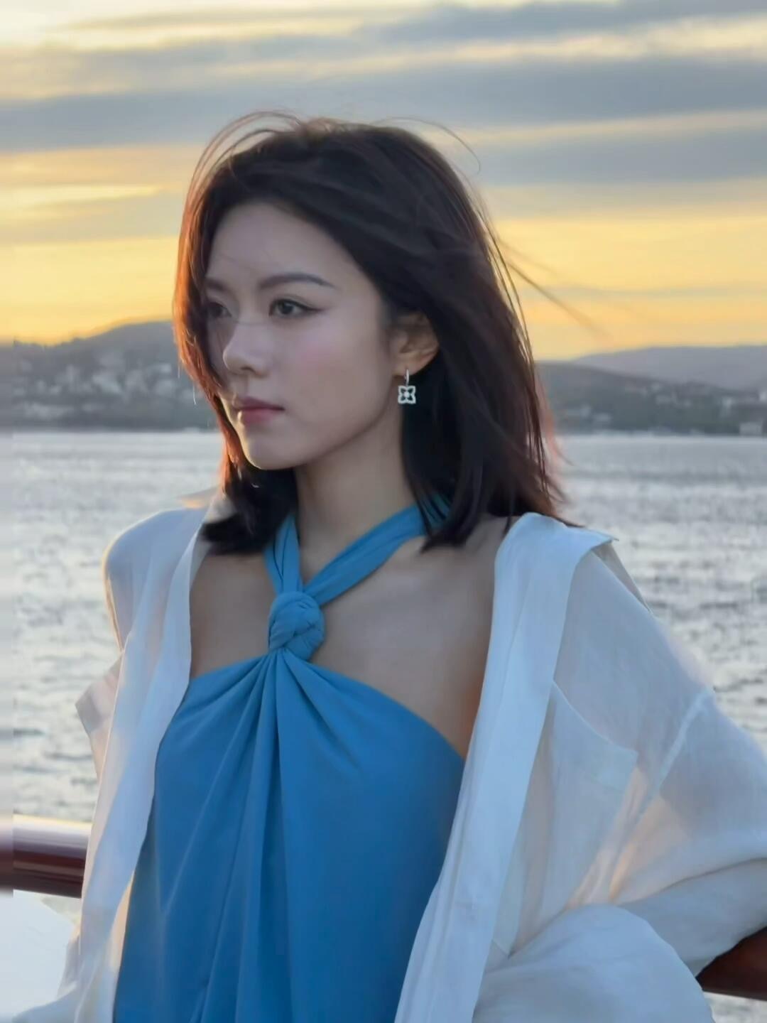 赵今麦这组海边live太有生命力了赵今麦
