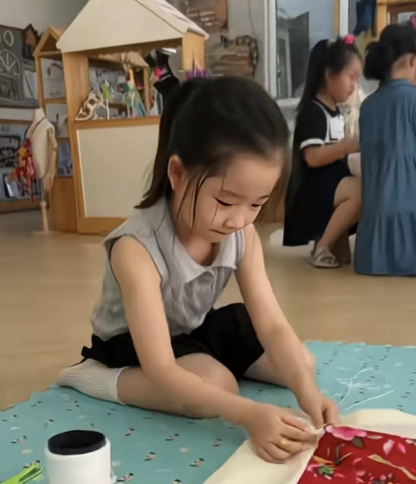 这是什么神仙幼儿园？教孩子踩缝纫机，缝被子，编箩筐，擀面条，推碾子，如果我们的劳