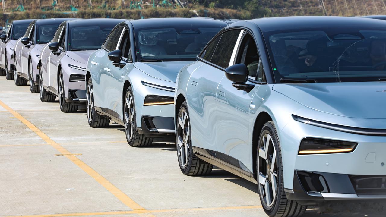 2026款小鹏P7+和G7全国发运了，新款加长坐垫长度，新增电吸门，副驾零重力模