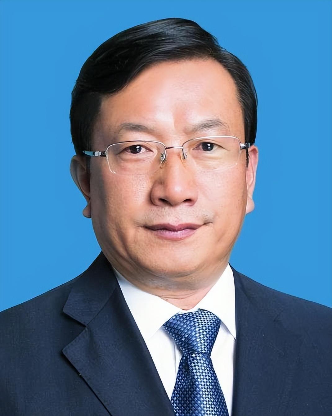 这几年，王忠林是一颗冉冉升起的官员明星。在当时特殊情情况下，从济南市委书记到武汉