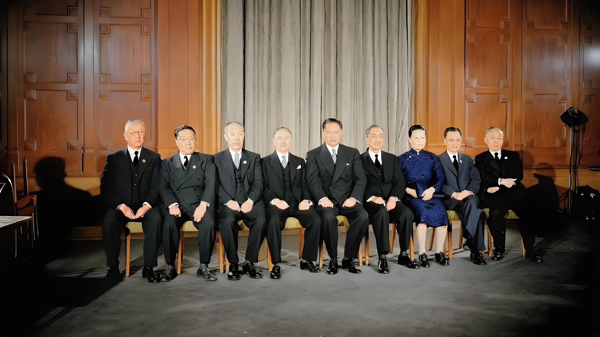 1945年6月26日，前往旧金山签署《联合国宪章》的九名中华民国代表合影留念，由