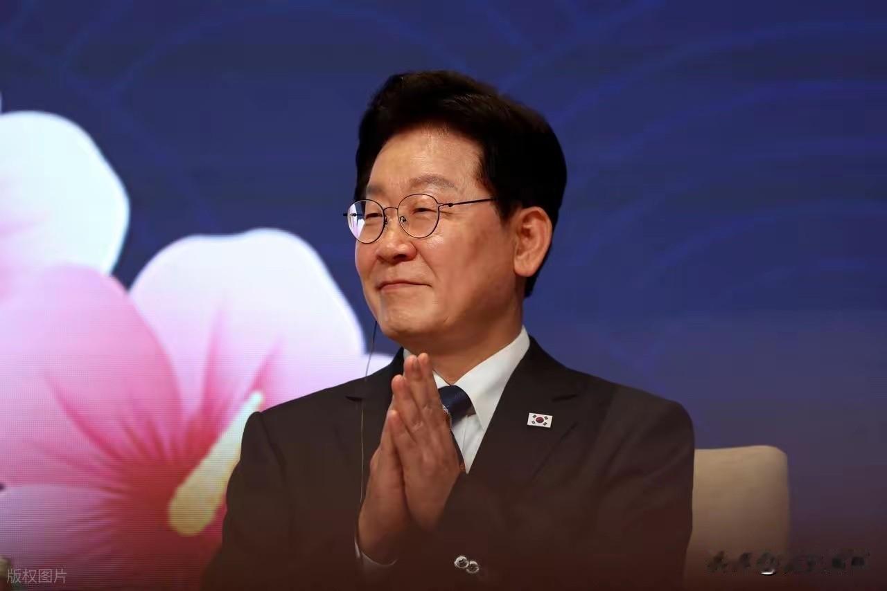 李在明还是心软了！4月28日，韩国前总统夫人金建希二审结果出来了，有期徒刑4年